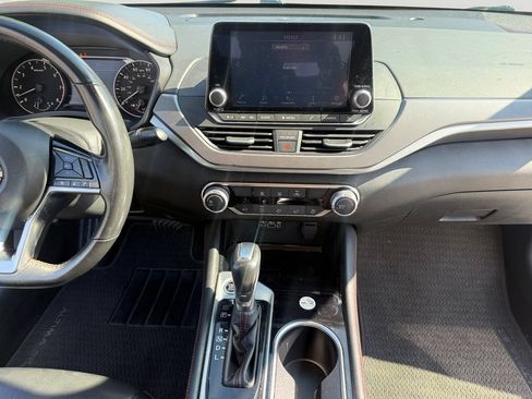 Used 2024 Nissan Altima 2.5 SR FWD image 14