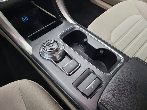Used 2019 Ford Fusion SE FWD image 26