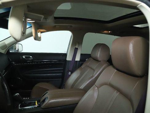 Used 2013 Lincoln MKT AWD image 21