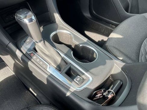 Used 2019 Chevrolet Equinox LT w/ Sun & Navigation Package AWD/4WD image 15