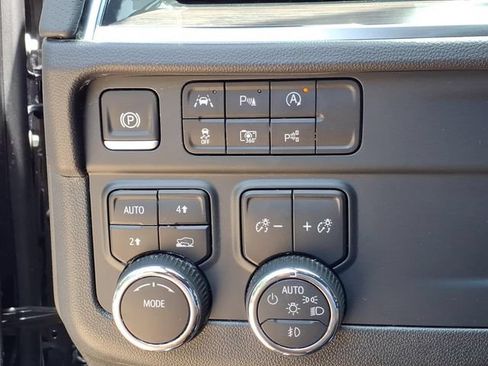 Used 2025 Chevrolet Tahoe Premier AWD/4WD image 23
