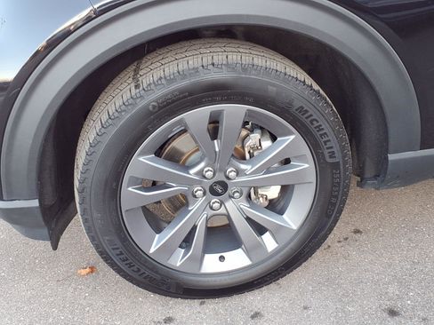 Used 2023 Ford Explorer XLT w/ Equipment Group 202A image 29