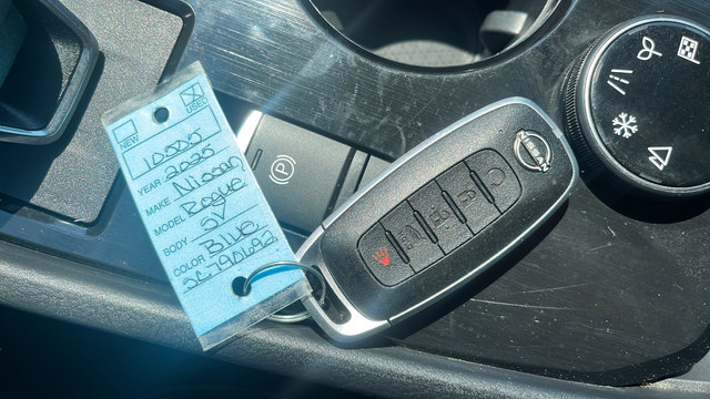 Used 2025 Nissan Rogue SV AWD/4WD image 31