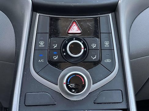 Used 2016 Hyundai Elantra SE FWD image 9