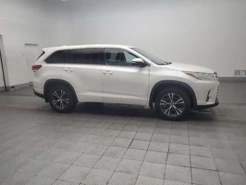 Used 2018 Toyota Highlander Plus AWD/4WD image 11