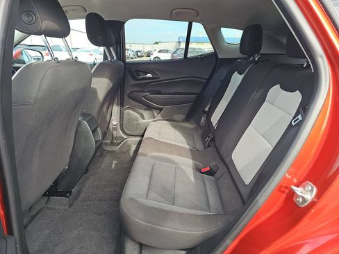 Used 2024 Chevrolet Trax LS w/ LS Convenience Package FWD image 4
