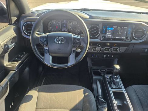 Used 2018 Toyota Tacoma TRD Sport AWD/4WD image 10