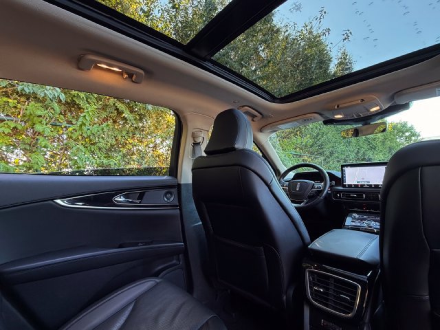 Used 2022 Lincoln Nautilus Reserve AWD/4WD image 40