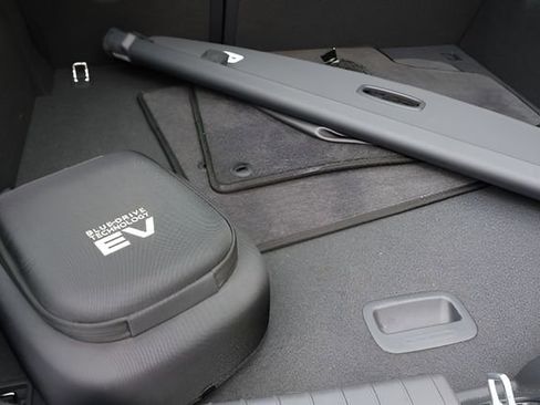 Used 2019 Hyundai Ioniq Plug-In Hybrid image 13