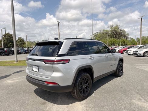 New 2026 Jeep Grand Cherokee Altitude image 3