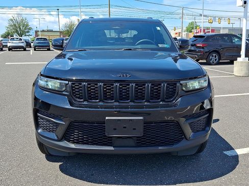 Used 2024 Jeep Grand Cherokee Altitude AWD/4WD image 2
