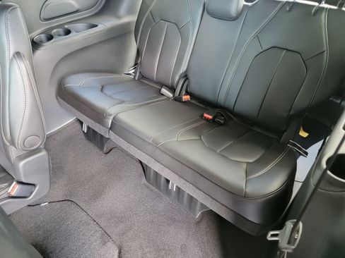 New 2026 Chrysler Pacifica Select FWD image 12