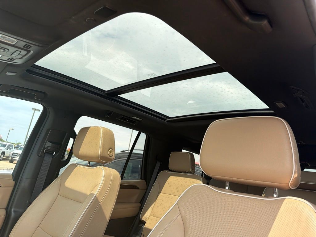 Used 2024 Chevrolet Tahoe Premier w/ Premium Package AWD/4WD image 21