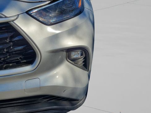 Used 2023 Toyota Highlander XLE image 8