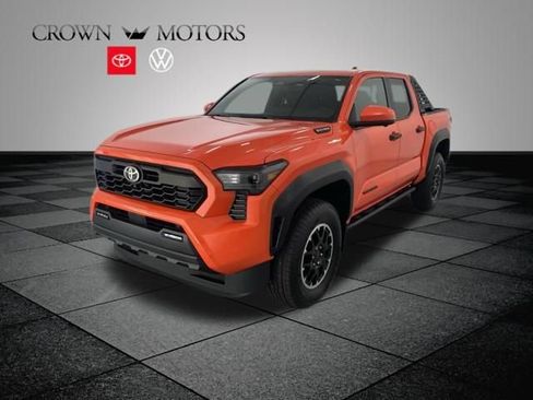 Used 2024 Toyota Tacoma TRD Off-Road w/ TRD Off Road Premium Package AWD/4WD image 3