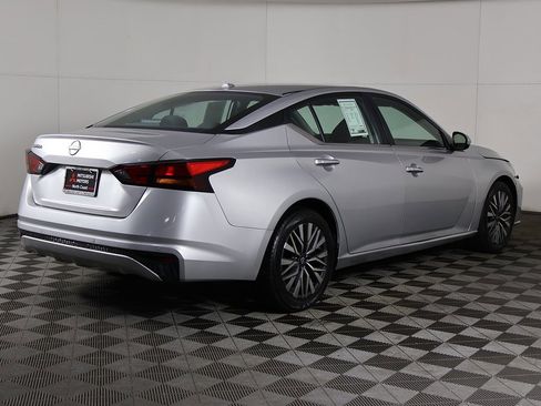 Used 2023 Nissan Altima 2.5 SV image 7