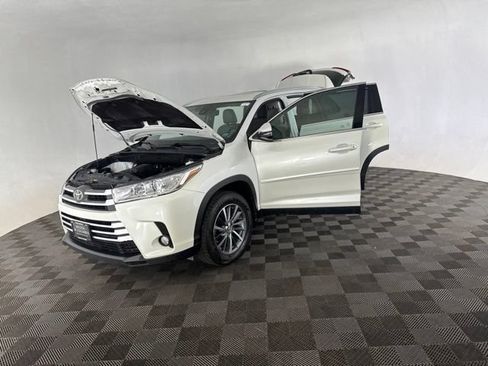 Used 2019 Toyota Highlander XLE w/ Protection Package #3 AWD/4WD image 10