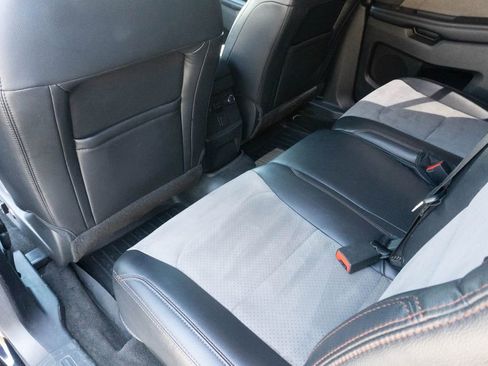 Used 2017 Ford Explorer XLT w/ Equipment Group 202A FWD image 22