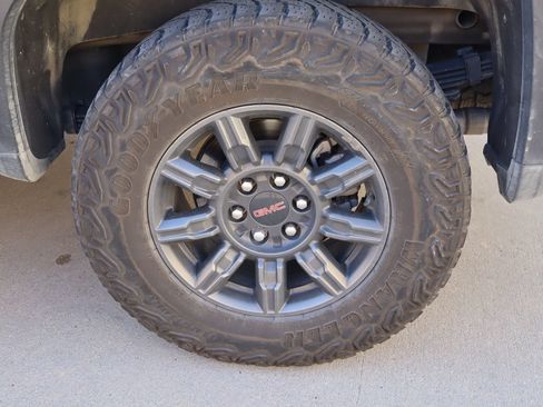 Used 2024 GMC Sierra 1500 AT4X AWD/4WD image 31