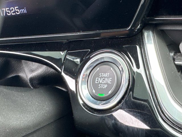 Used 2025 Chevrolet Trax RS w/ Sunroof Package FWD image 38