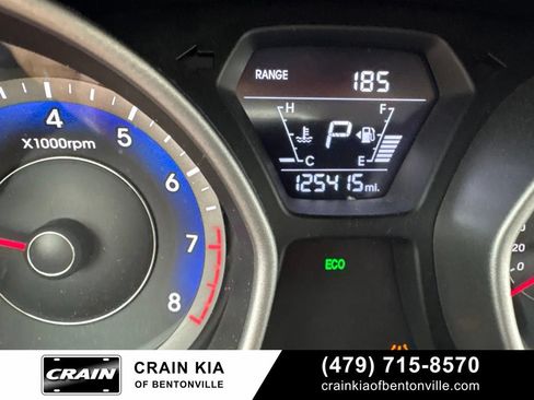 Used 2015 Hyundai Elantra SE FWD image 24