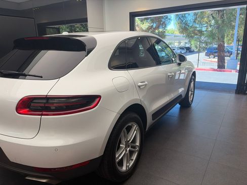 Used 2018 Porsche Macan AWD/4WD image 5