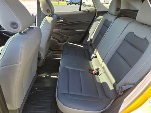 Used 2024 Chevrolet Trax ACTIV w/ Sunroof Package FWD image 12