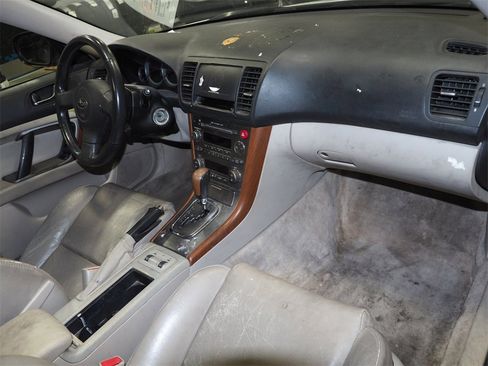 Used 2005 Subaru Outback 2.5i Limited image 9