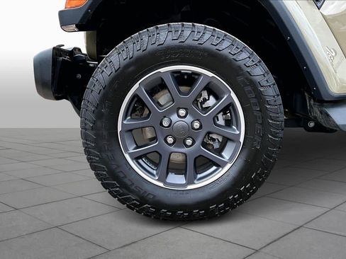 Used 2020 Jeep Gladiator Overland image 11