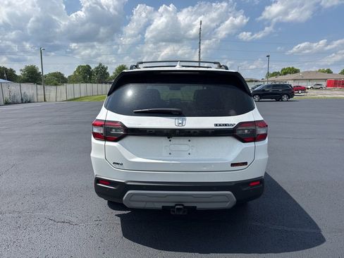 Used 2023 Honda Pilot TrailSport image 6