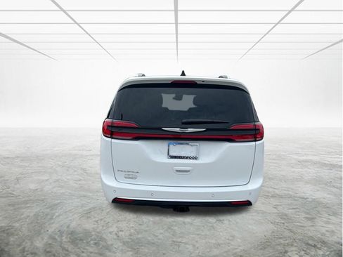 New 2025 Chrysler Pacifica Pinnacle w/ Trailer Tow Group image 5