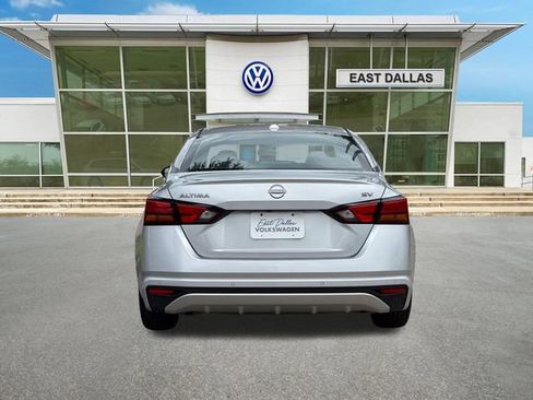 Used 2024 Nissan Altima 2.5 SV FWD image 4
