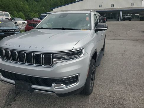 Used 2024 Jeep Wagoneer Series III AWD/4WD image 2