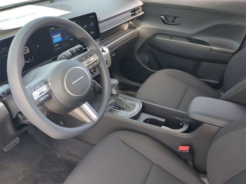 New 2026 Hyundai Kona SE image 17