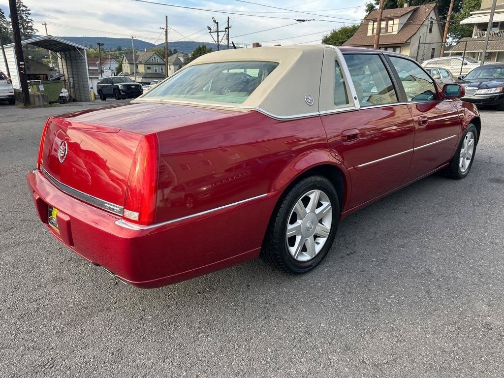 Used 2006 Cadillac DTS w/ Trunk Convenience Package FWD image 4