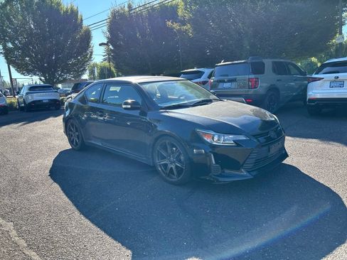 Used 2014 Scion tC FWD image 2