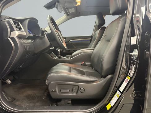 Used 2019 Toyota Highlander Limited image 13