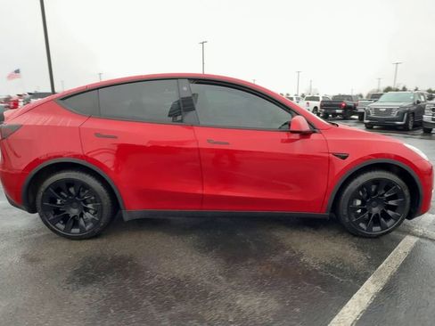 Used 2021 Tesla Model Y Long Range image 9
