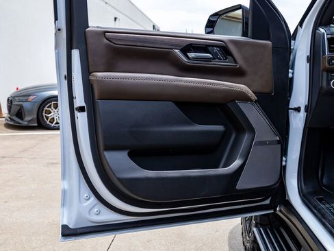Used 2026 GMC Yukon Denali Ultimate w/ LPO, Floor Liner Package AWD/4WD image 39