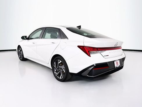 Used 2025 Hyundai Elantra Limited FWD image 7