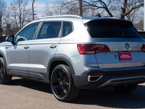 Certified 2023 Volkswagen Taos SEL image 4