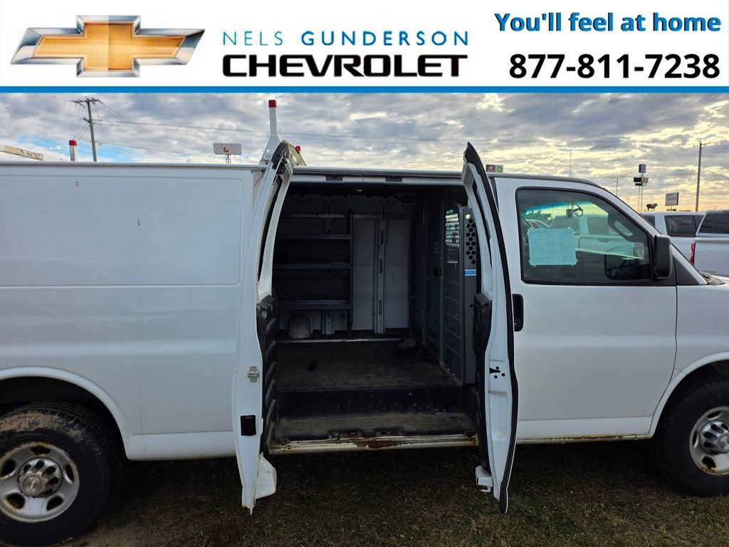 Used 2017 Chevrolet Express 3500 Extended RWD image 8