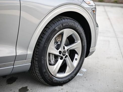 New 2026 Genesis GV70 2.5T Advanced image 5