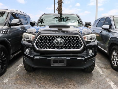 Used 2018 Toyota Tacoma TRD Sport AWD/4WD image 21