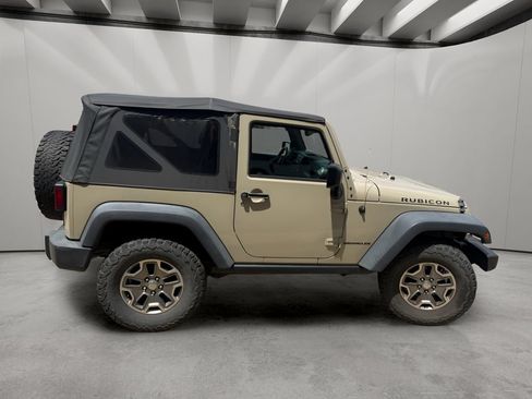 Used 2017 Jeep Wrangler Rubicon w/ Power Convenience Group AWD/4WD image 6