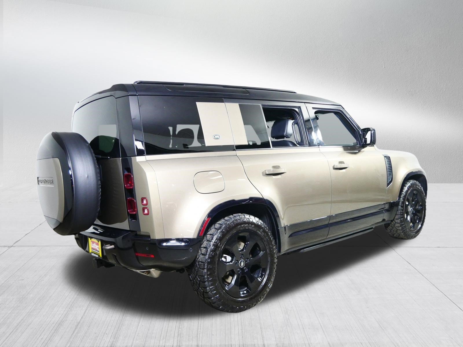Used 2024 Land Rover Defender 110 X-Dynamic SE AWD/4WD image 7