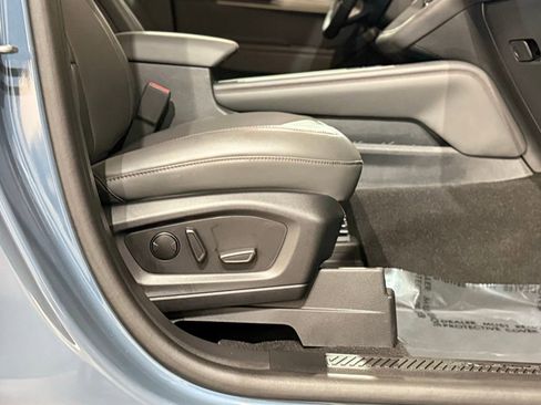 Used 2025 Ford Explorer Active w/ Active Comfort Package image 59