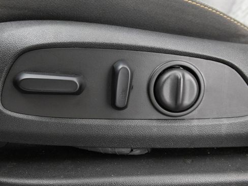 Used 2024 Chevrolet Equinox LT FWD image 8