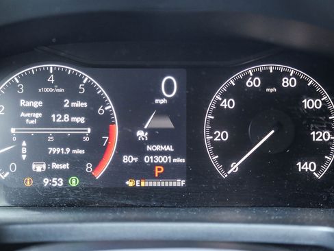 Used 2025 Honda Pilot TrailSport image 27