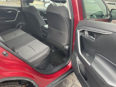 Used 2021 Toyota RAV4 XLE image 21